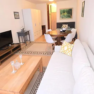 https://stuttgart-apartments-haris.stuttgart-hotel.com